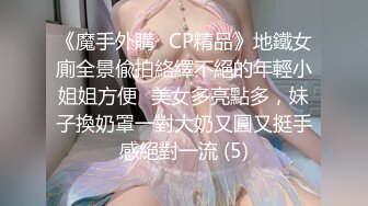 _底漂亮少妇 这白嫩大屁屁真性感 骚丁卡屁沟里 连闺蜜一起抄了 (1)