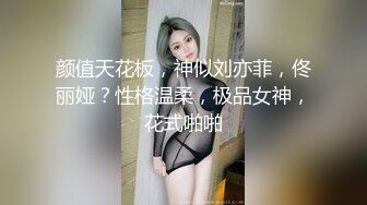 丰乳肥臀大奶妹，超短裙一把抱住揉奶子，镜头前深喉插嘴