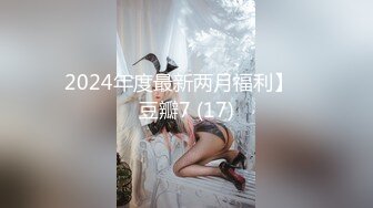 温柔似水的长筒靴小妹✿蹲那里静静的排尿✿很有淑女范