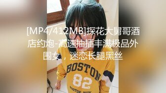 制服年轻小萝莉，被男友推到无情摧残，帮忙手指抠逼