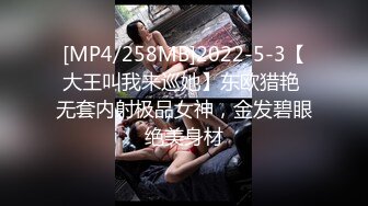 骚气美女【小白兔爱喝奶】 各种SM自慰 喷很多白浆【35V】 (5)