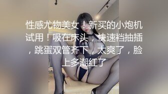 给力小哥床上站着高难度操自己老婆把JJ都干变形了