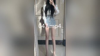 【丝袜】连体黑丝情趣骚浪女露脸自慰勾引哥哥干她，口交大鸡巴被爆操屁眼，干骚逼叫声骚浪，干到求饶