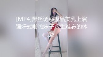 没毛的小骚逼露脸让纹身大哥在床上猛草，全程露脸旁边还有好姐妹观战，各种抽插干出血，浴室洗洗接着草内射