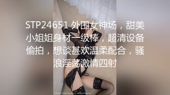 美嬌妻趴沙發邊玩手機邊吃屌啪啪