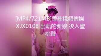 一王两后，帝王般享受！难得一见OF无敌巨乳大奶牛【hhh1231】最新啪啪长视频，肏一个手还玩一个，双波霸玩到虚脱 (4)