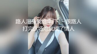 下班回来操了穿着性感的新婚老婆,雪白大长腿翘着屁股打扫卫生