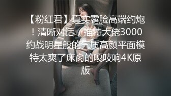 两个性感白衣妹子玩得不亦乐乎