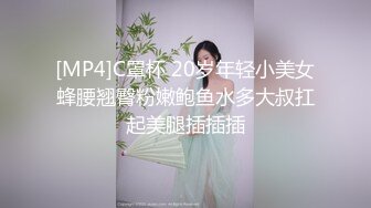 一脸骚样女仆装极品颜值美女，脱下丁字裤咬在嘴里，抖动美臀超嫩粉穴，舔弄炮友大屌，倒立特写爆操嫩穴