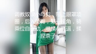 巨乳熟女躺着把自己的穴玩到淫水泛滥