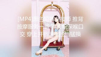 商城偷窥JK眼镜学生妹 跟妈妈一起买鞋子 小屁屁一屁股坐到了镜头上