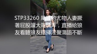 大神旅游景区一路走一路抄底众多的美女少妇眼界大开2 (5)