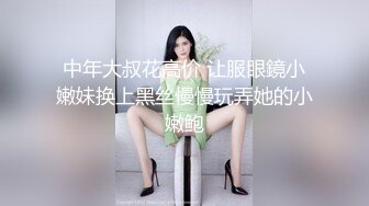 制服美少妇，假倒模道具自慰，插穴不停抽查，白浆从阴道中流出，阴道和菊花双开