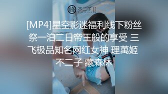 【自整理】练过瑜伽的软体骚母狗逼脸脚同框，用力掰开骚逼让你看个够，大鸡巴都立正了【471V】 (121)