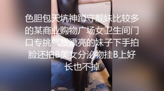 玩弄风骚女友的逼逼给狼友看，露脸颜值身材都不错，淫声荡语不断，掰开小穴看特写玩弄小豆豆