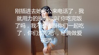 小文员办公室露出，压力大放松一下，艳丽美甲扣穴，淫丝沾手上放嘴里吃掉！