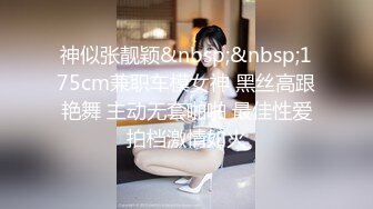 [MP4/ 724M]&nbsp;&nbsp; 水量最大全网喷水最厉害的女人小骚货身材不错 瘦瘦的丝袜美腿少妇，水也跟着喷出来，溅的老高了