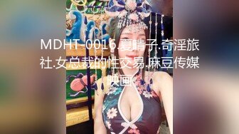 已婚骚人妻家里没人陪狼友发骚，农村大院屋里骚完院里骚，听狼友指挥互动撩骚揉奶玩逼看特写，精彩不要错过