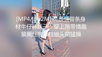 温柔系妩媚美妞，扎起双马尾一脸清纯，男友疯狂吸奶子一脸享受