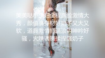 女仆用邋遢的舌头和手服务你的阴茎