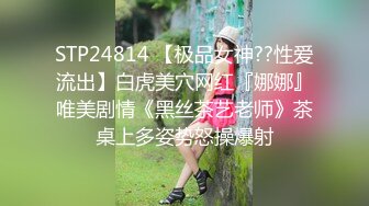 黑白3P 巨屌都无法满足这对美女们