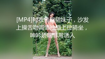 《吴晗露脸全裸强迫外卖小哥玩弄自己》外卖小哥有点不好意思，用道具玩弄了下她下体，边玩还边聊天