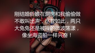 商场女厕全景偷拍美女营业员的微毛小嫩鲍 (2)