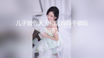 网吧前台小妹妹，经常来上网老注意她了，没胆子扣她只好拍拍她上厕所之类的！