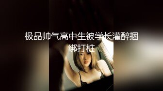 官方售价39元一对好闺蜜一起逛街被一箭双雕抄底黑裙美女穿着紫色花内勒出深深屁股缝