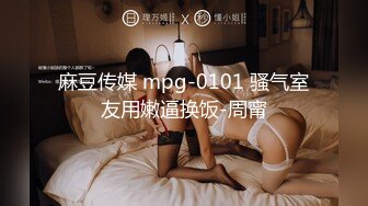 红唇骚骚美少妇线下约粉丝光头男开房啪啪，揉捏大奶子特写口交舔屌，沙发上骑乘套弄猛操内射，操完再去浴室洗澡