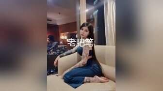 长发纯纯小美女技术真不错 埋头不停吞咽鸡巴吸吮揉捏 硬邦邦翘着屁股坐上去噗嗤深入滋味美妙忍不住射了