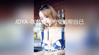 高颜值留学生被老外调教双穴，美女全程享受，屁股被拍得通红，先用拳交扩列再塞扩列器