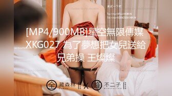 甜美小姐姐带长相清纯闺蜜一起双人秀，情趣女仆装掰穴特写，互相揉捏奶子，黑色网袜毛毛浓密，玻璃棒抽插