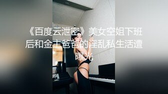 ❤️❤️外表清纯妹妹，公共厕所自慰，脱下紧身裤，无毛小骚逼，蹲着手指扣穴，边插穴边揉奶子好骚