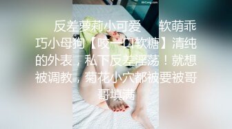 [MP4/ 389M] 漂亮美女3P 一白一黑两根大肉棒 还是选择黑祖宗的插逼 另一根插嘴 表情很舒坦