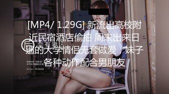 长发气质颇佳的颜值妹子，制服诱惑在真皮沙发上无套啪啪