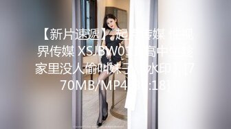 大白天老夫妻在园子干起了房事，嘿嘿嘿提起鸡巴就往老婆子逼里插去，摄像头的另一边看乐啦 老了也寂寞啊！