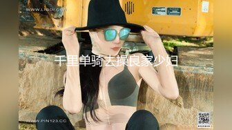 【Stripchat】木瓜奶黑丝长腿少妇女主播「Lifelike_Panty」撕开丝袜边听色情小说边自慰【自压水印】