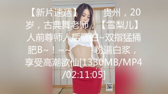 无良女技师在给女顾客做服务的时候开直播偷拍精油推奶子，上厕所功夫露脸漏自己的奶子尿尿给狼友看跳弹塞逼