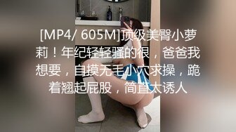 骚表姐理发店内享受小老弟的按摩服务，直接被小老弟把裤子扒下给舔逼，把鸡巴塞进嘴里直接抽插又草逼口爆