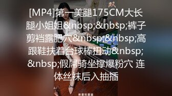 [MP4/ 1.53G] 卷发小哥哥和三女多人淫乱，带个小雨衣就开始作战，多种道具自慰骚穴，淫水很多