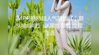 苏州Ts宇菲：苏州艹夫妻，老公在一旁看着，老婆被人妖玩，艹出好多水，喷的到处都是！