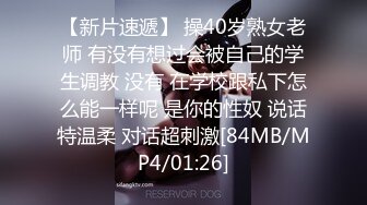 【cos系列】Ria 久留美想要在她暴露的角色扮演中取悦她的一位当地粉丝。